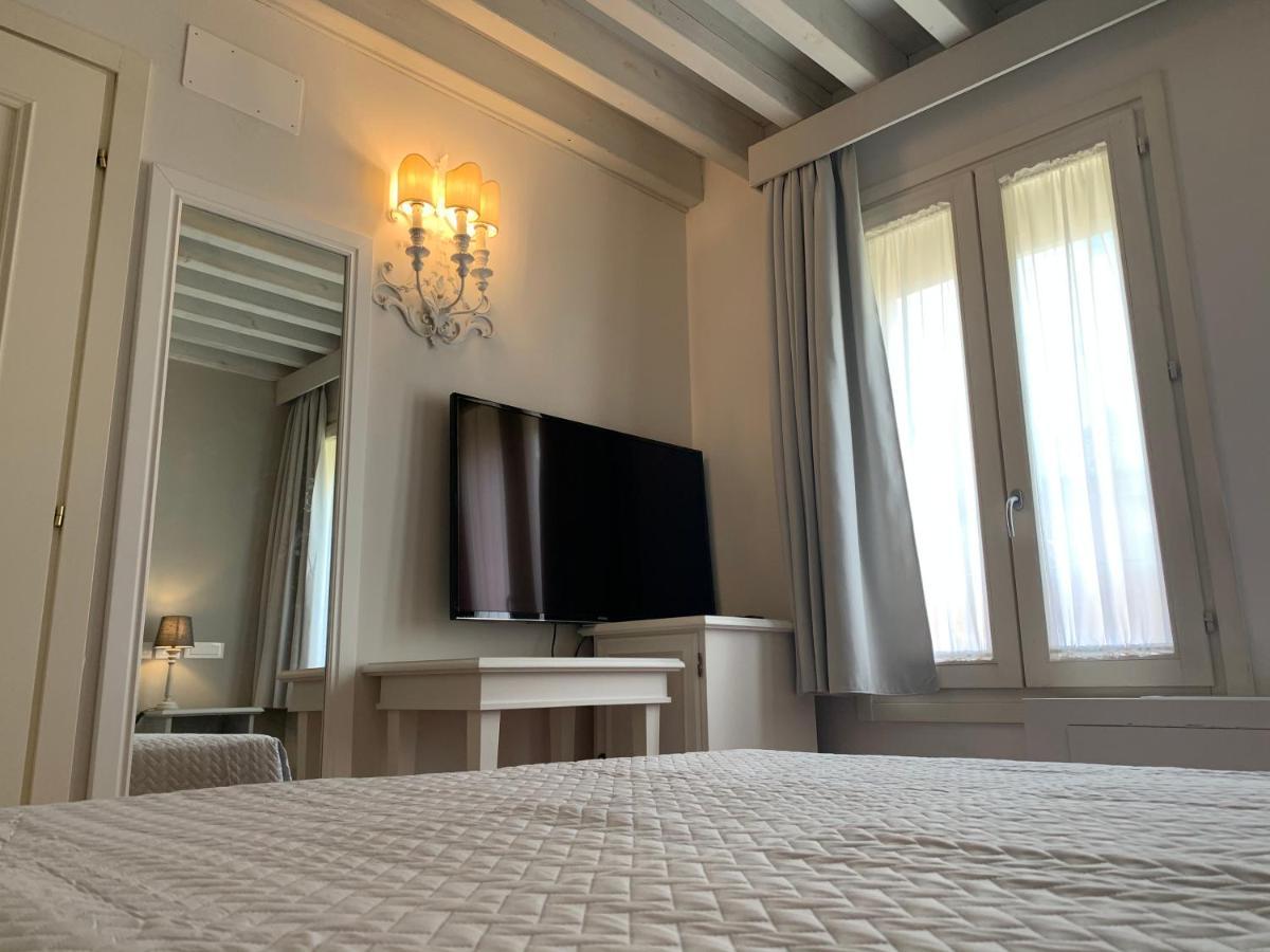 Princess Art Hotel แฟร์รารา ภายนอก รูปภาพ